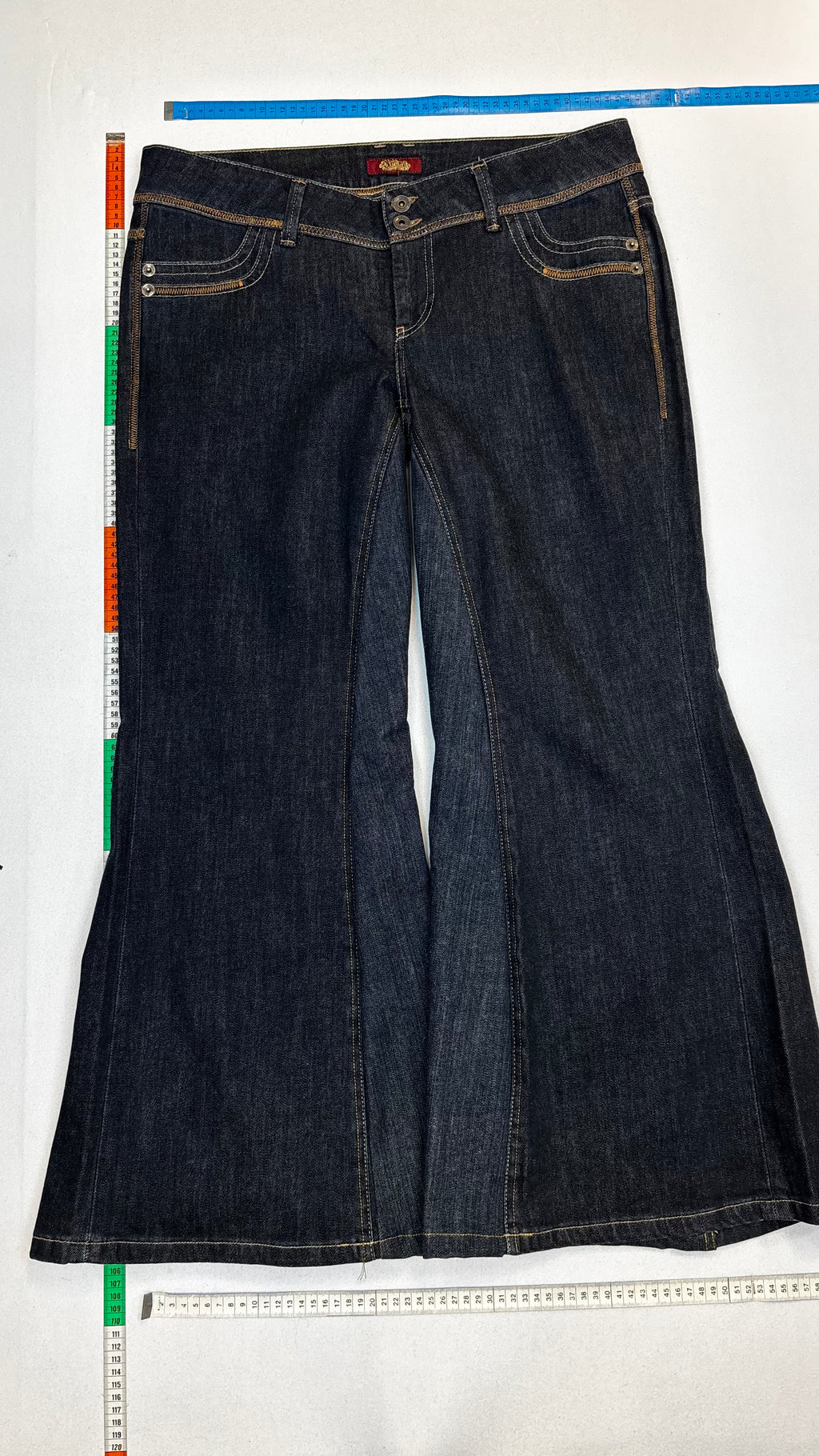 Black trumpet jeans