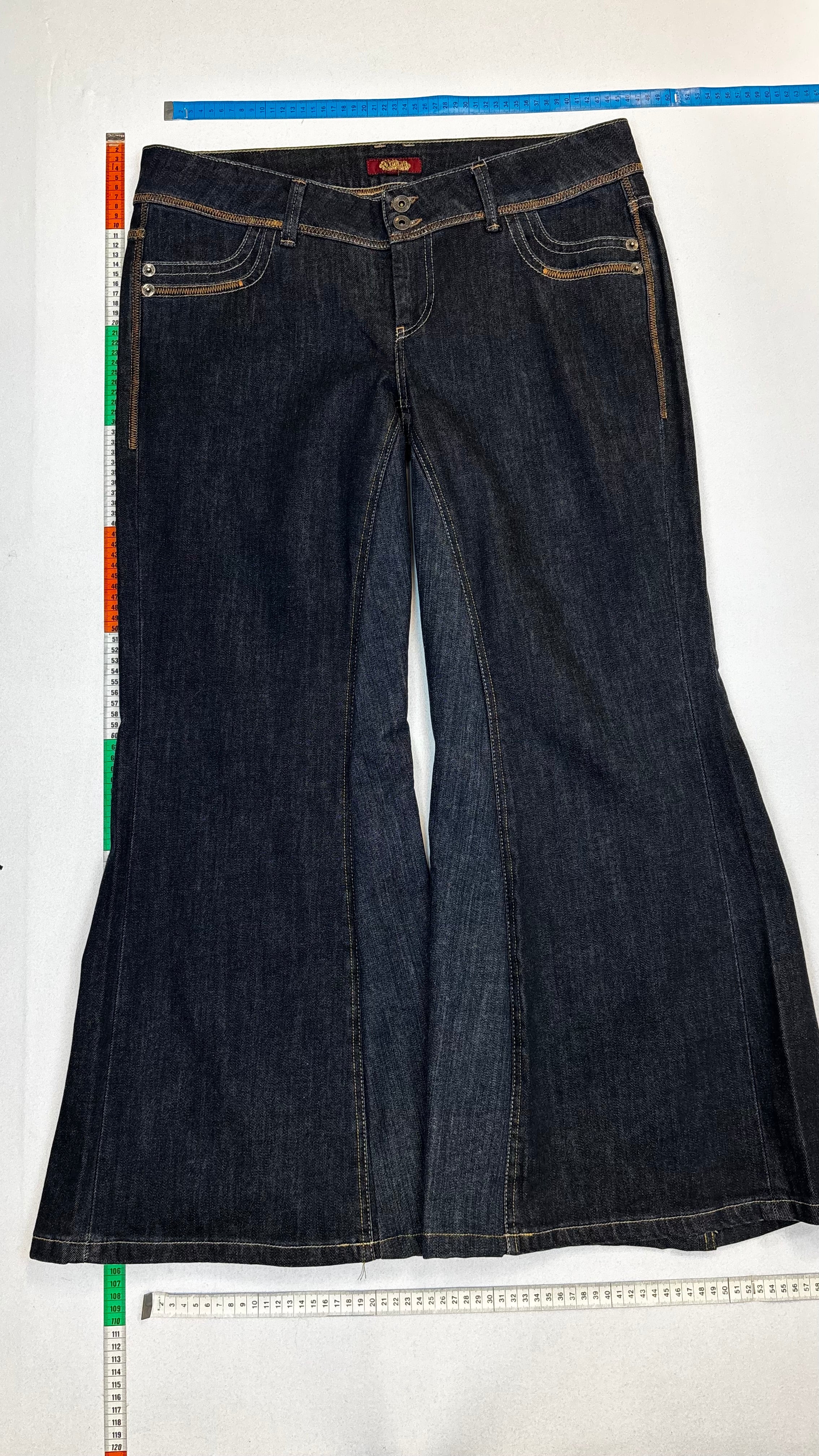Black trumpet jeans