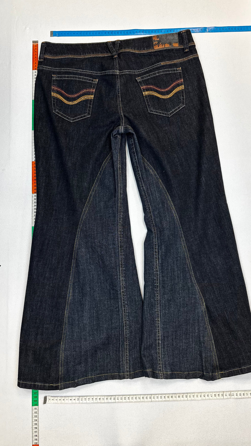 Black trumpet jeans