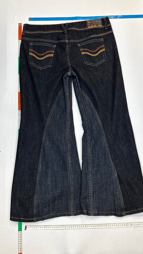 Black trumpet jeans
