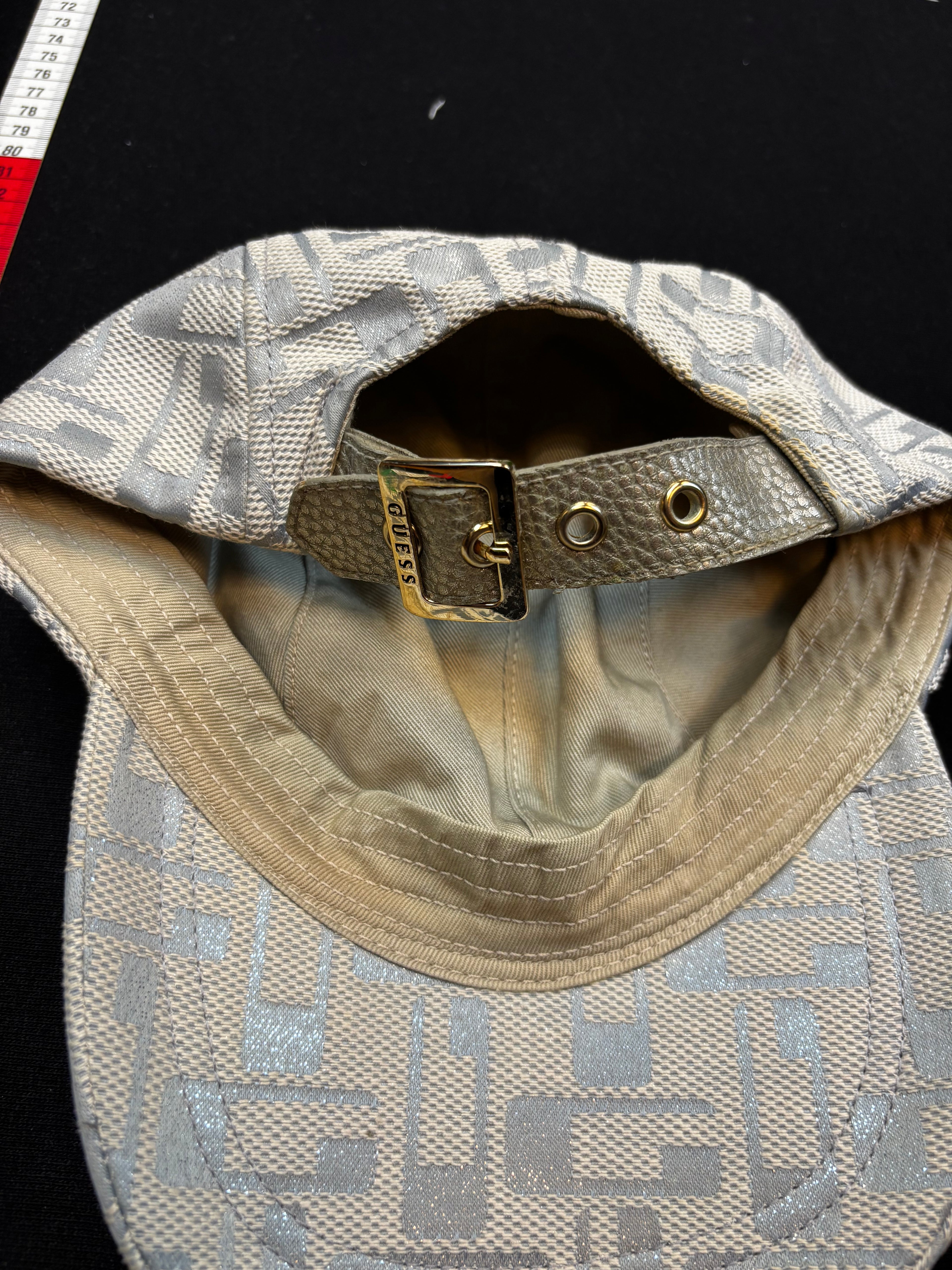 Guess cap
