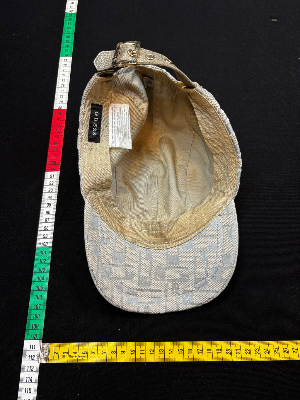 Guess cap