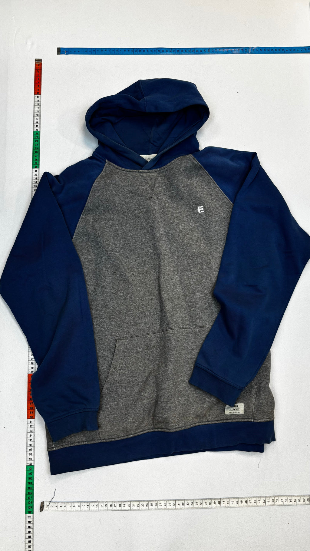 Etnies hoodie