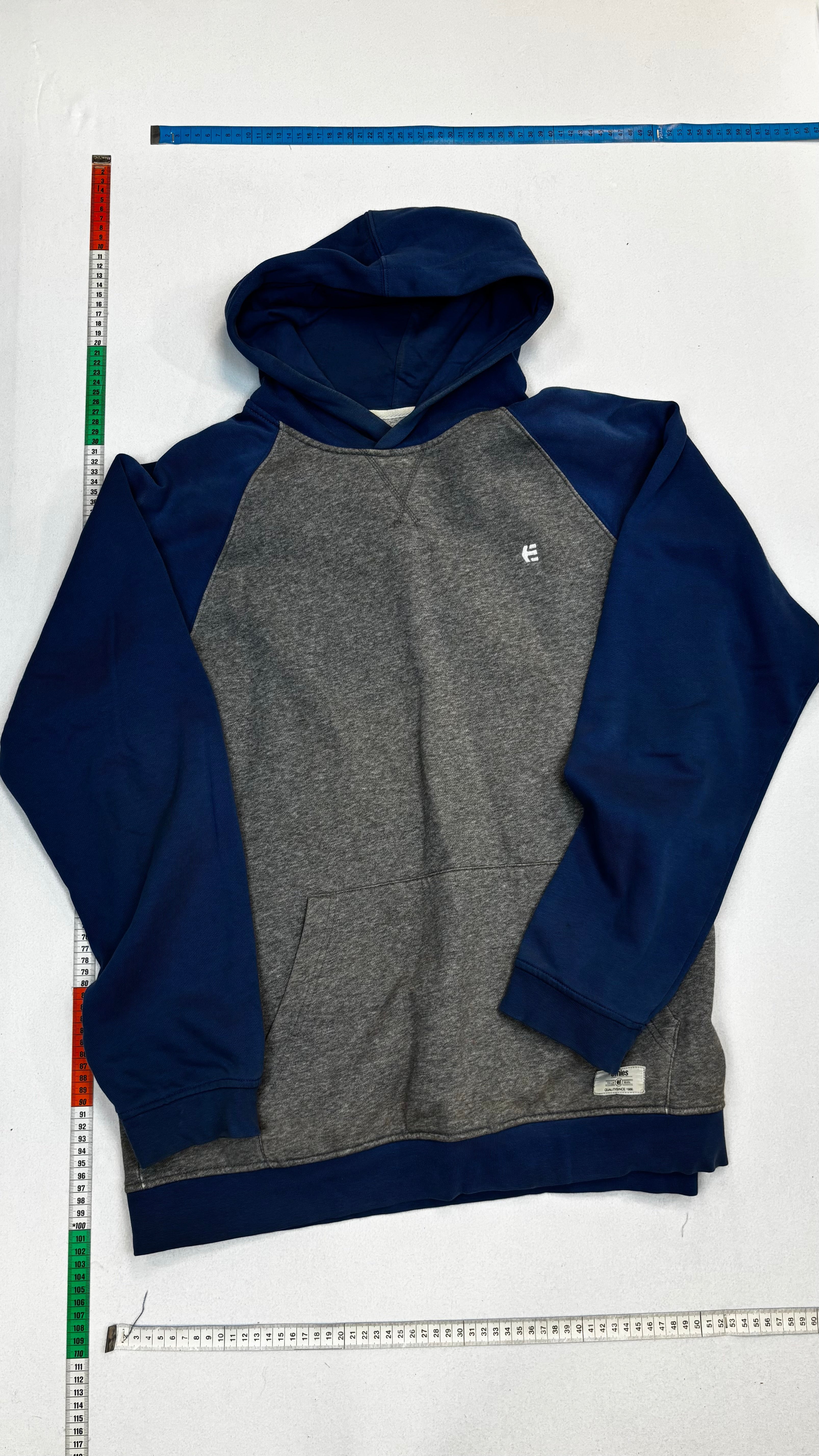 Etnies hoodie