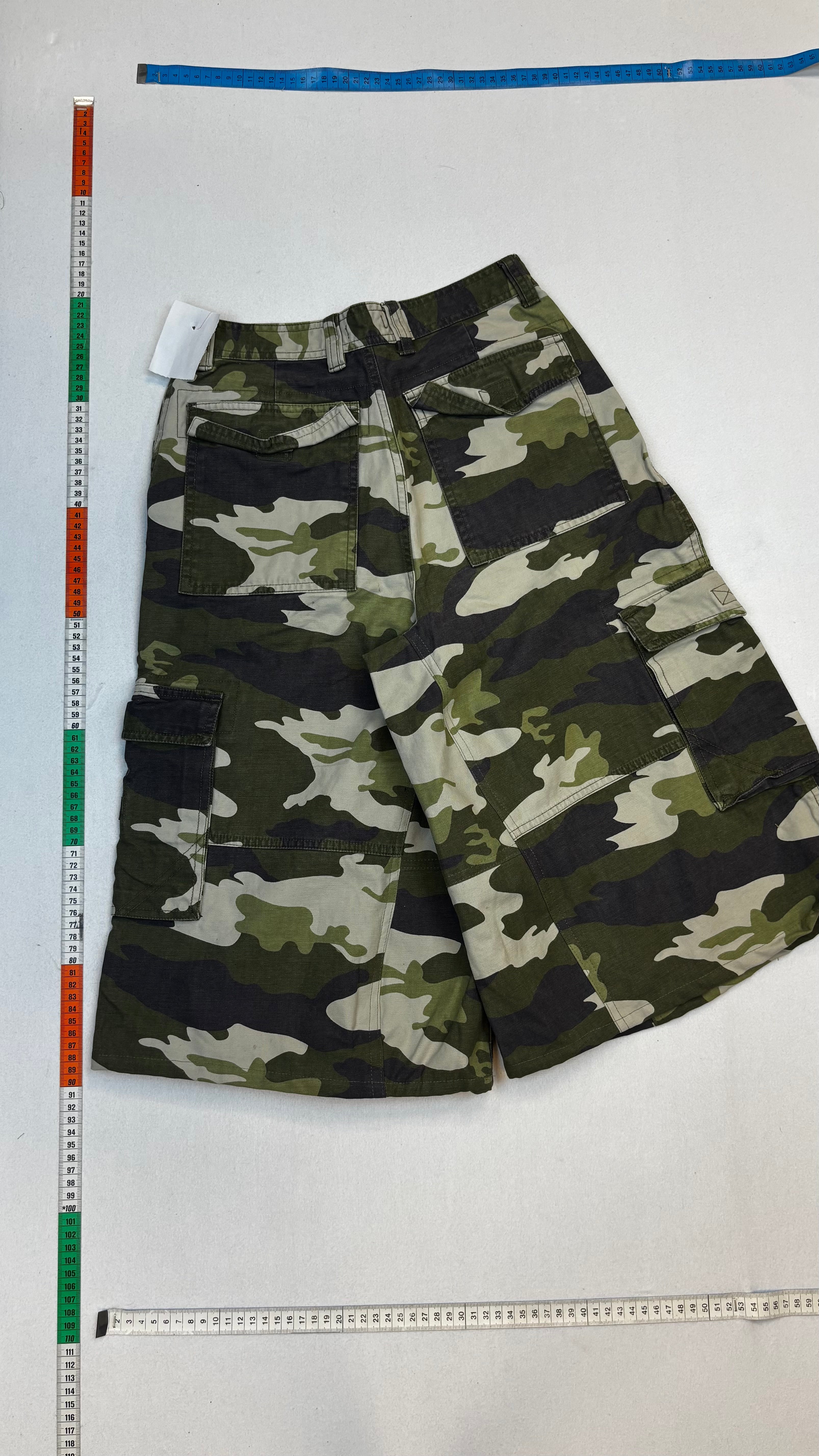 Baggy camo jorts