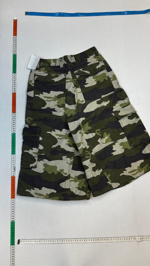 Baggy camo jorts